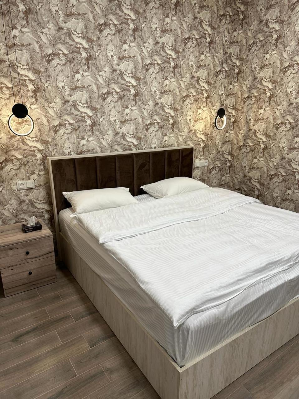 Lux Plaza Hotell P'arak'ar Exteriör bild